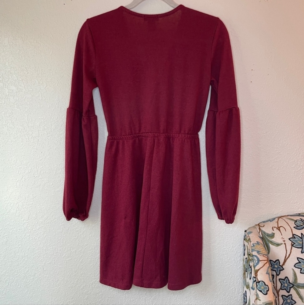 Justify | Burgundy Lantern Sleeve Dress - Picture 4 of 5